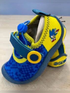 Sonic the Hedgehog Toddler Boys' Water Shoes - Size 5/6